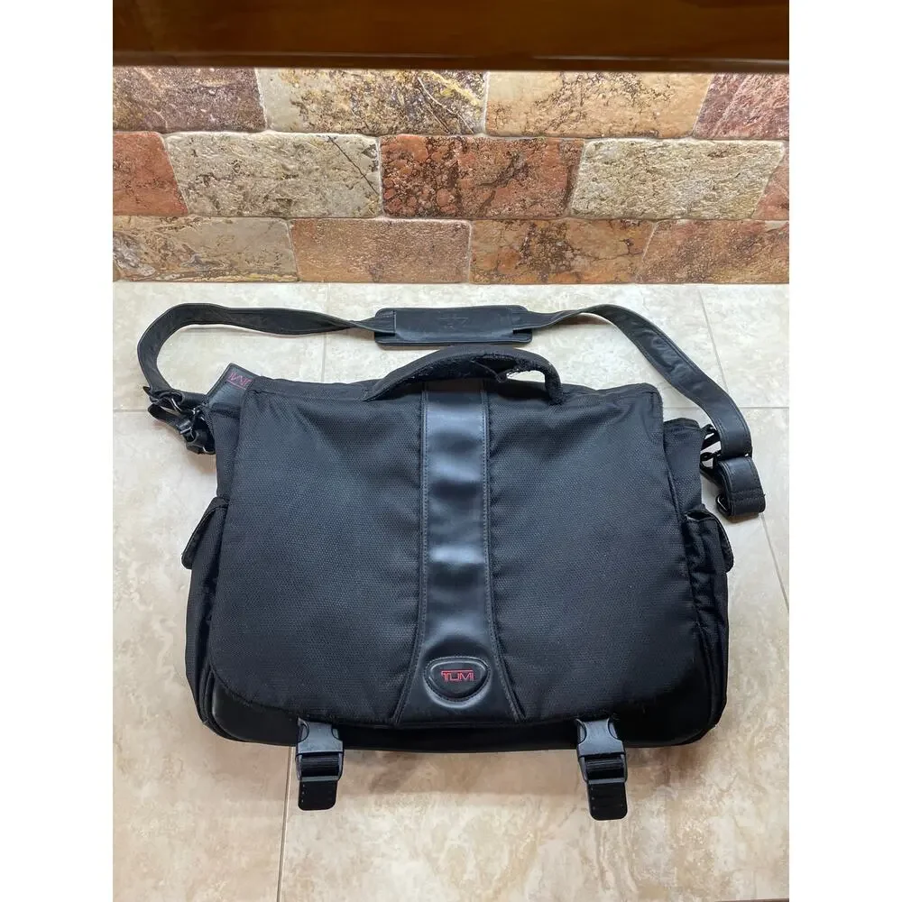 TUMI Bag Messenger Laptop Briefcase Shoulder Travel Work Nylon Black Job